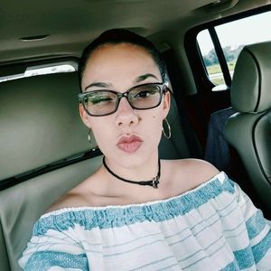 Meet your Posher, Lucrecia